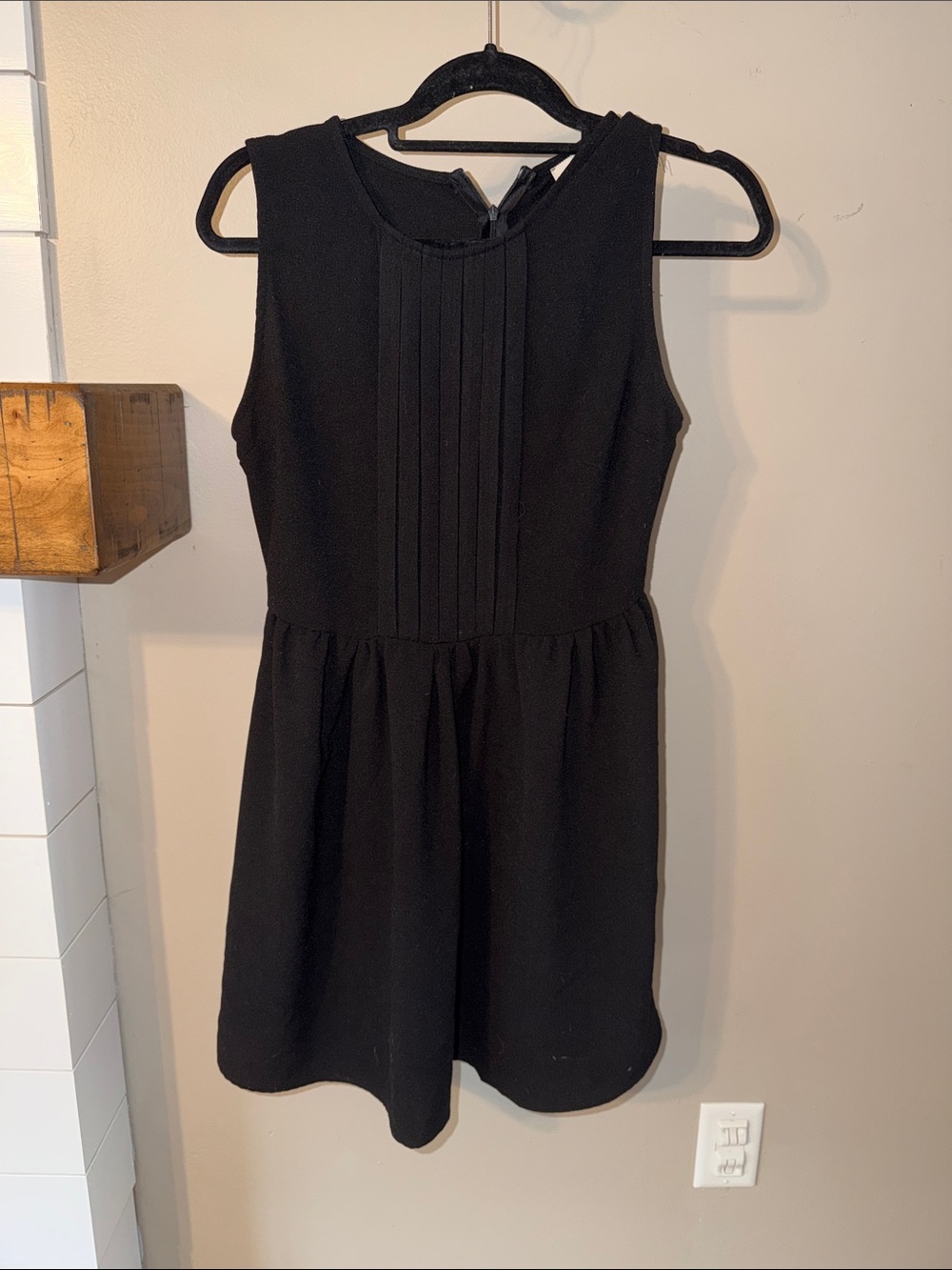 Elodie Black Sleeveless Pleated-Front Formal Dress